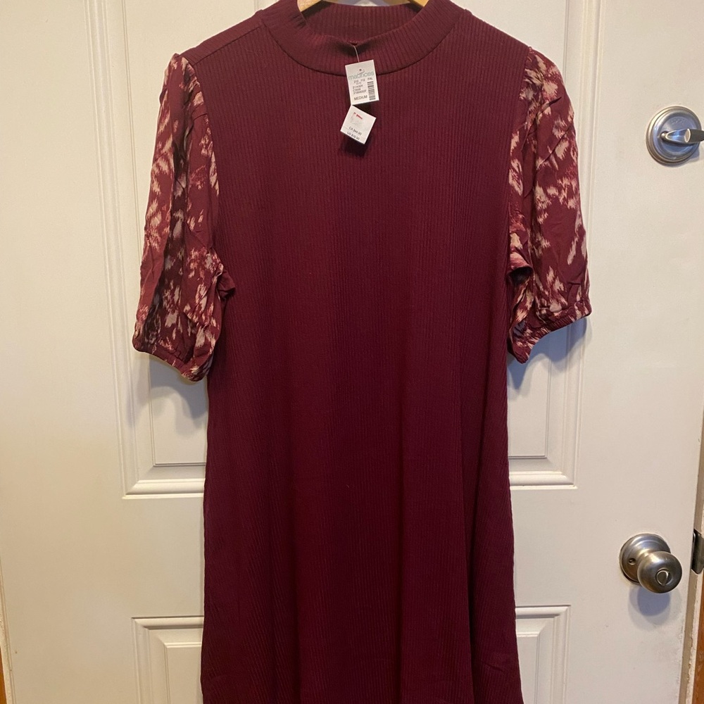 Mockneck Short Sleeve Swing Dress with Pockets size M NWT